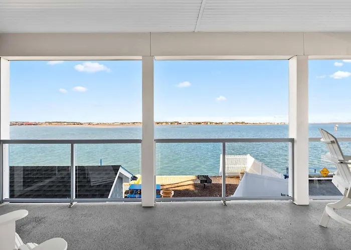Bayview Grand 102 *