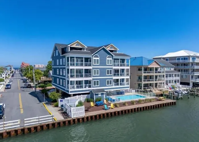 Bayview Grand 102